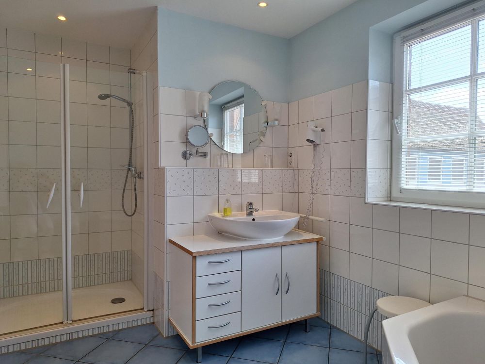 Zauberhaftes, naturnahes Wohnen und / oder Arbeiten unter Reet an der Ostsee