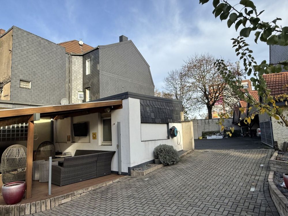 Rückansicht mit Blick zu Innenhof 1 mit Car-Ports