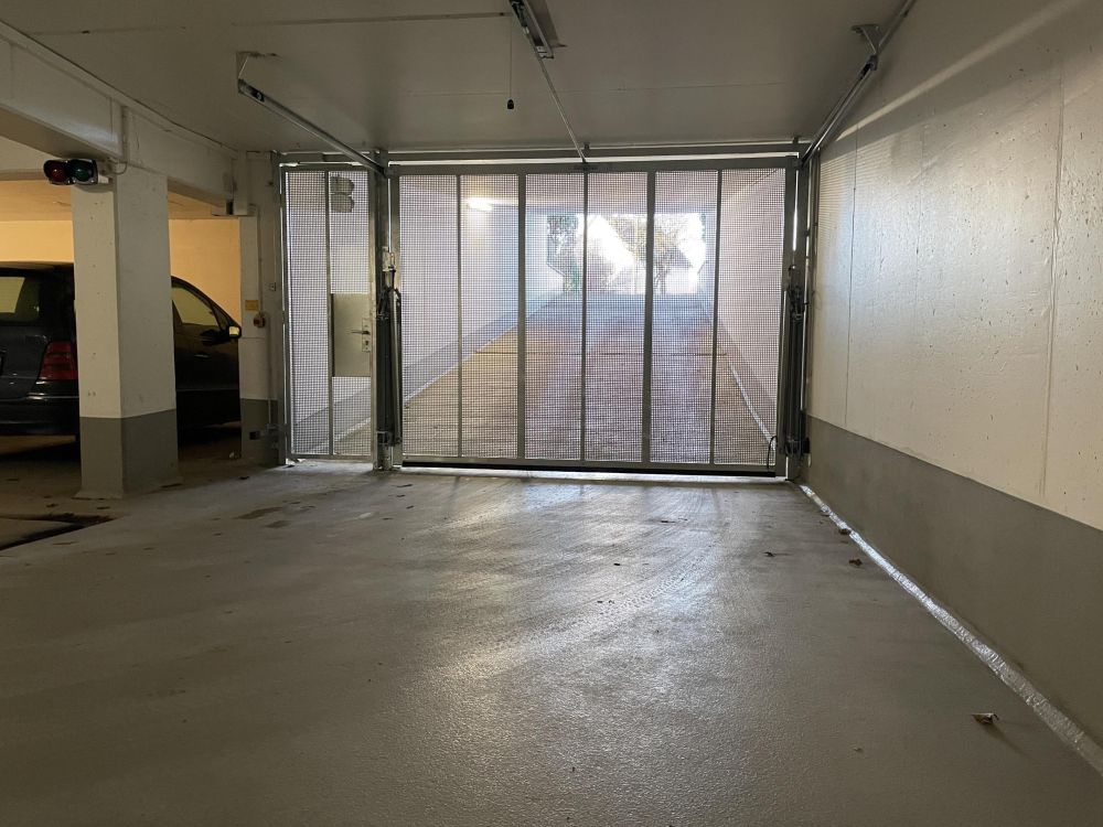 geschützte Tiefgaragenzufahrt