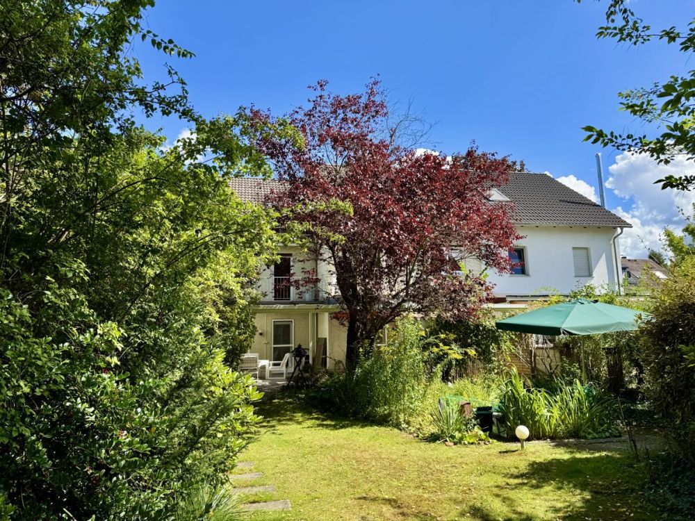 Echte Rarität: 2 Häuser vereint 
Großzügiges Ein- bis Zweifamilienhaus 
mit diversen Möglichkeiten