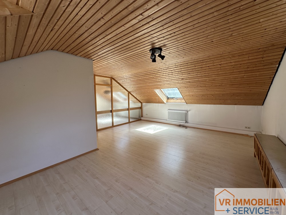 Ihr Eigenheim im Grünen- Wohnhaus mit Doppelgarage und Garten in 97616 Bad Neustadt/S.