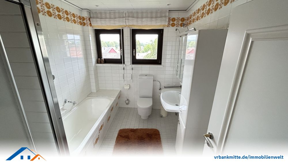 Charmantes Einfamilienhaus mit großem Grundstück, Garage und Blockhütte in Rüdershausen