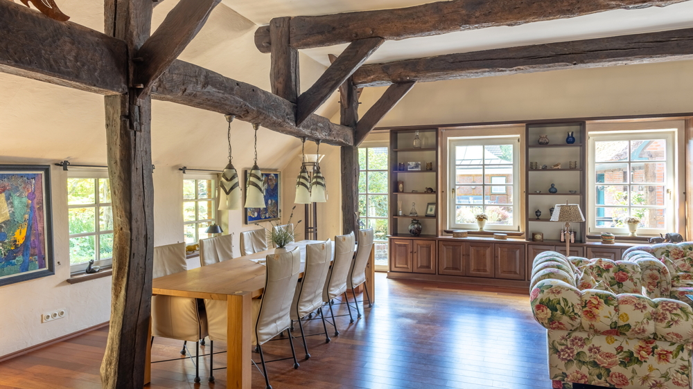 Reetdach-Anwesen mit Sommer-Gästehaus, Garage und Parkgrundstück / nur ca. 600 m zum Zw´ahner Meer