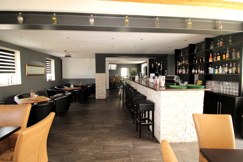 Ideal, um Wohnen und Arbeit zu verbinden: Top saniertes Wohn- und Geschäftshaus in Allersberg!