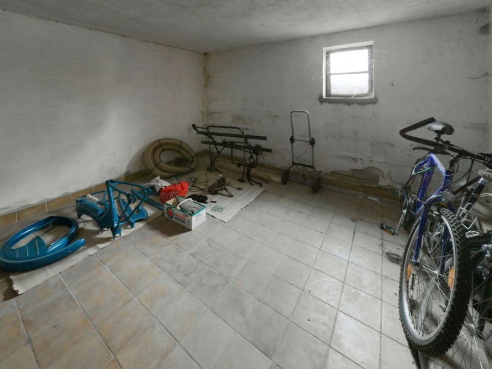 Handwerker und Kapitalanleger aufgepasst: Mehrfamilienhaus mit großem Potential in Roth! (27)