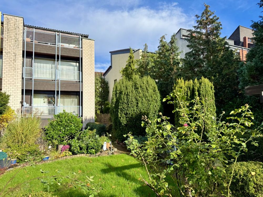Architektur mit Charakter
großzügiges Split-Level-Haus mit 
separaten Vordergebäude, Garten & Garage