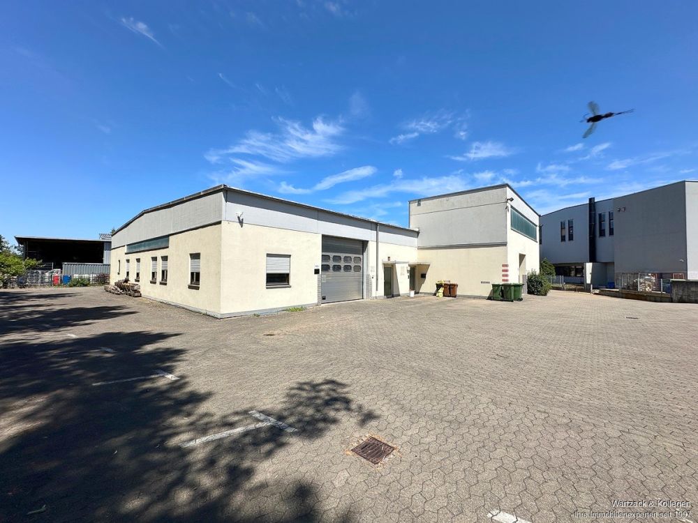 Produktionshalle mit Bürofläche
in Schwabach,
Gewerbegebiet Kiefernschlag