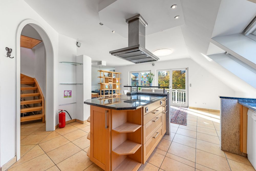 Zweifamilienhaus der Extraklasse - Hier lässt es sich gut leben und arbeiten