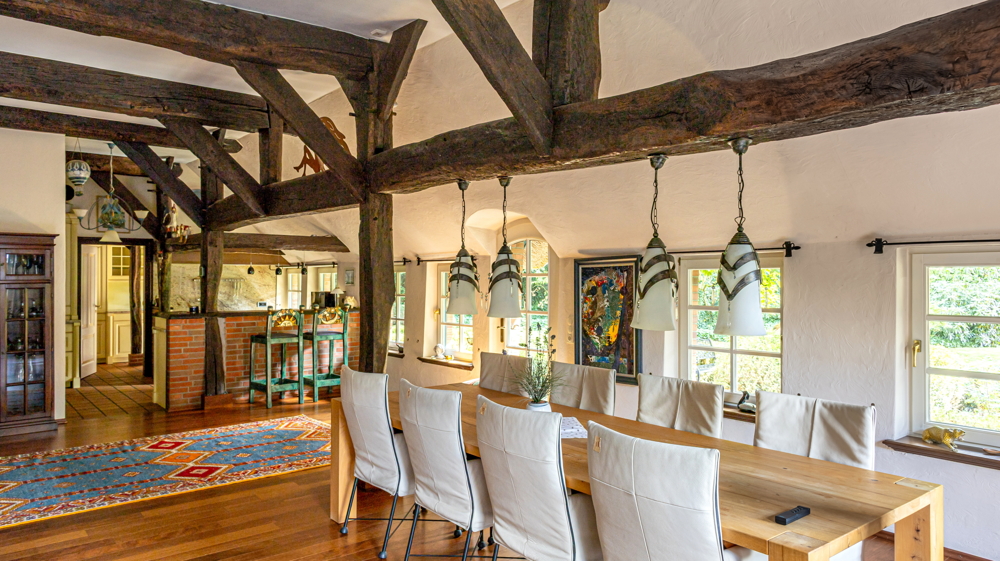 Reetdach-Anwesen mit Sommer-Gästehaus, Garage und Parkgrundstück / nur ca. 600 m zum Zw´ahner Meer