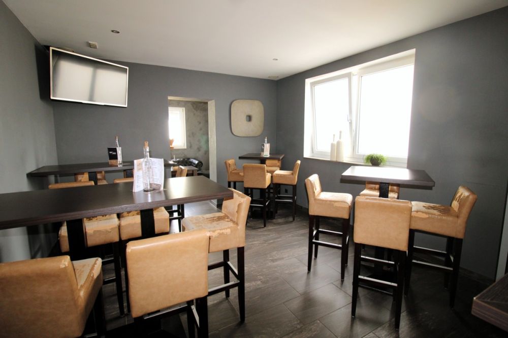 Ideal, um Wohnen und Arbeit zu verbinden: Top saniertes Wohn- und Geschäftshaus in Allersberg!