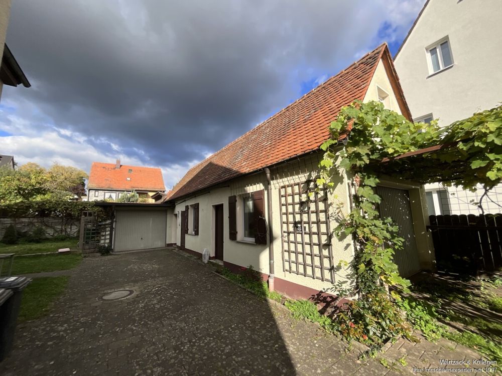 Nebengebäude u. Garage