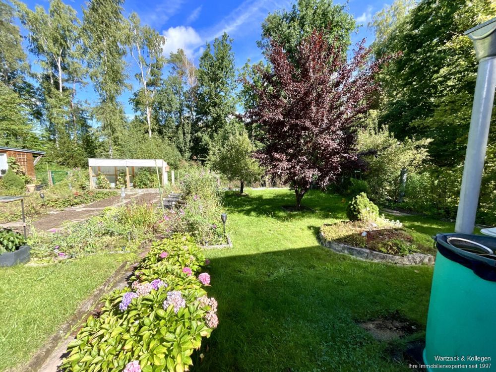 Komplett frei! 
Zweifamilienhaus mit zusätzlicher Einliegerwohnung im DG 
in Büchenbach