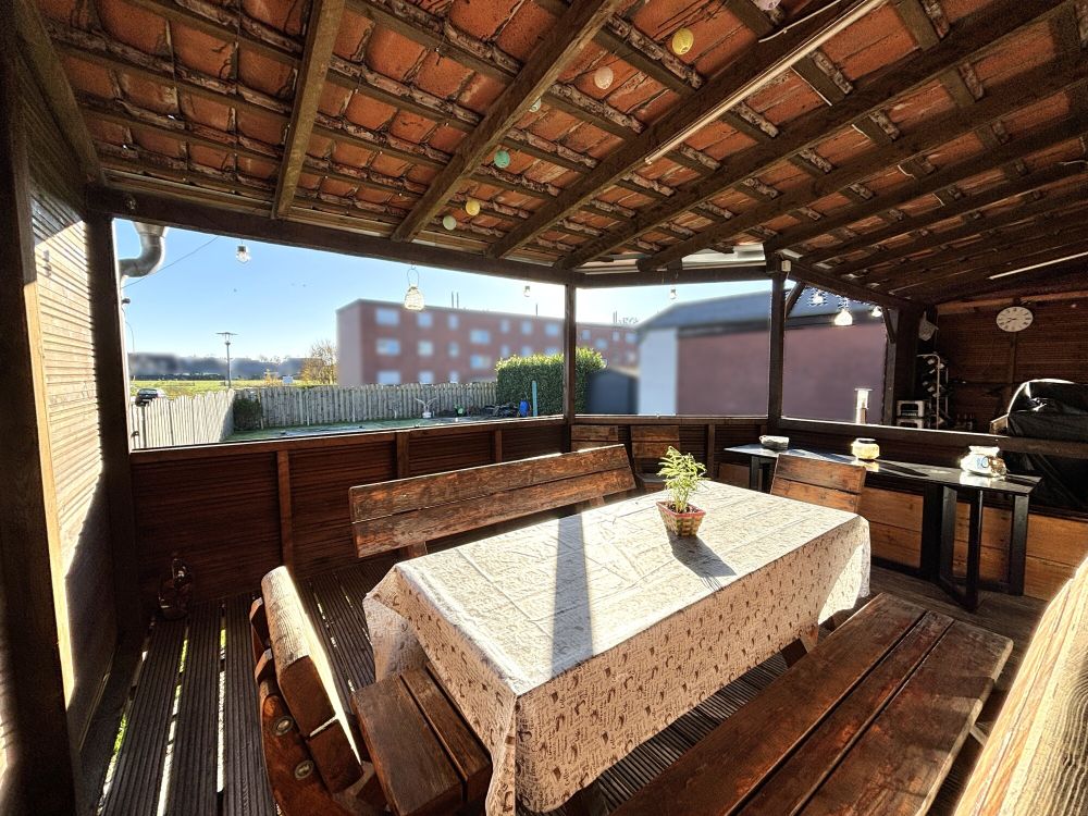 überdachte Terrasse