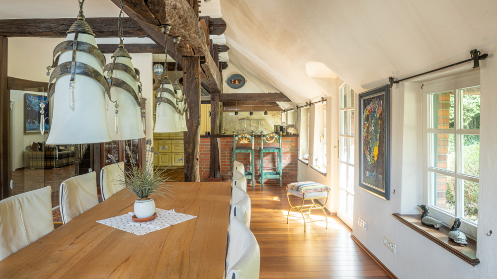 Reetdach-Anwesen mit Sommer-Gästehaus, Garage und Parkgrundstück / nur ca. 600 m zum Zw´ahner Meer