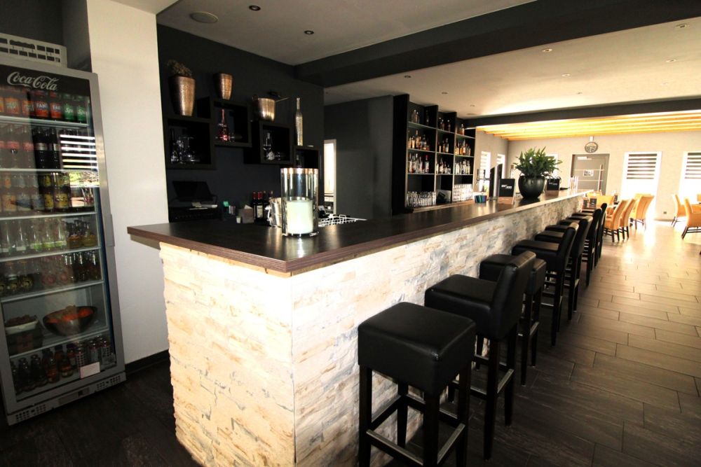 Ideal, um Wohnen und Arbeit zu verbinden: Top saniertes Wohn- und Geschäftshaus in Allersberg!