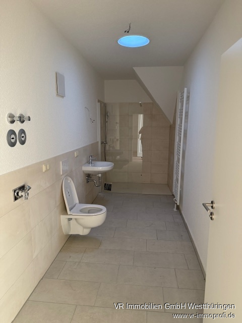 Frisch sanierte Wohnung im Dachgeschoss zu vermieten!