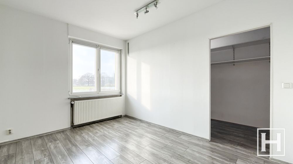 Schlafzimmer inklusive begehbarem Kleiderschrank