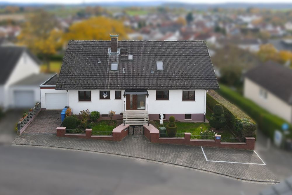 Repräsentatives Mehrfamilienhaus in Reinheim/Zeilhard - Großzügig, vielseitig und sofort bezugsfrei