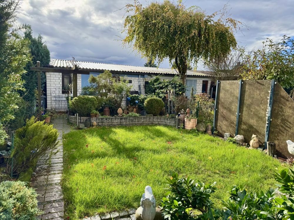 Architektur mit Charakter
großzügiges Split-Level-Haus mit 
separaten Vordergebäude, Garten & Garage