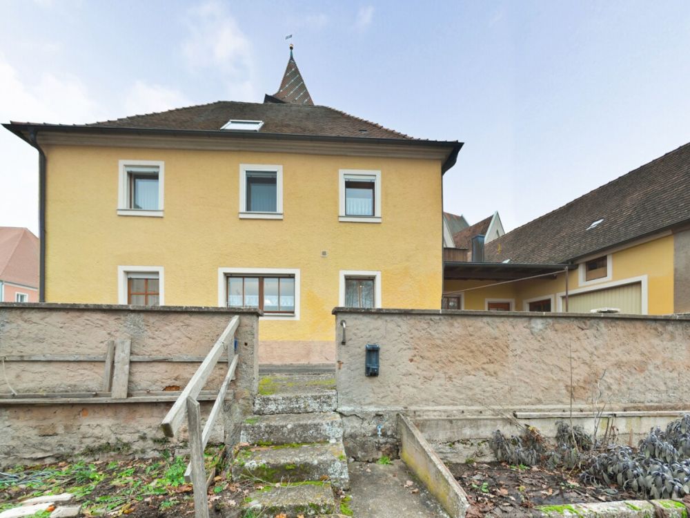 Wohnen mit Blick auf die Altmühl - Großes Einfamilienhaus in Ornbau! (3)