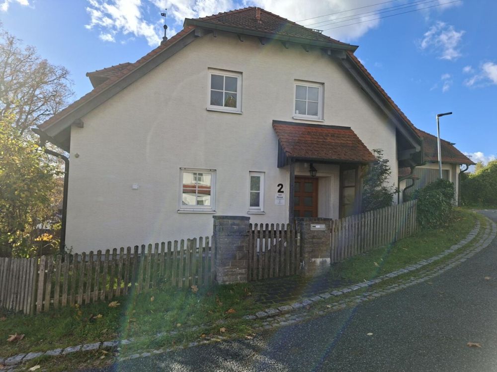 Großzügige Pfarrhauswohnung auf 2 Ebenen in Hürben!