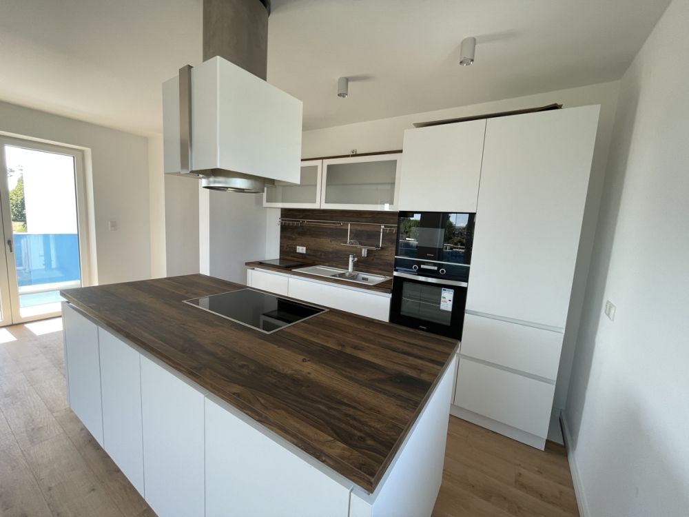 ERSTBEZUG !!!  - Es fällt keine zusätzliche Käuferprovision an!
Große, Sonnige Erdgeschosswohnung