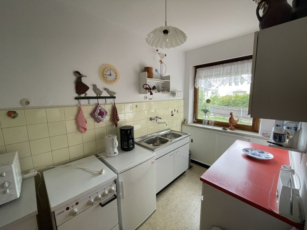 Zentral gelegenes Zweifamilienhaus mit viel Platz und schönem Garten!