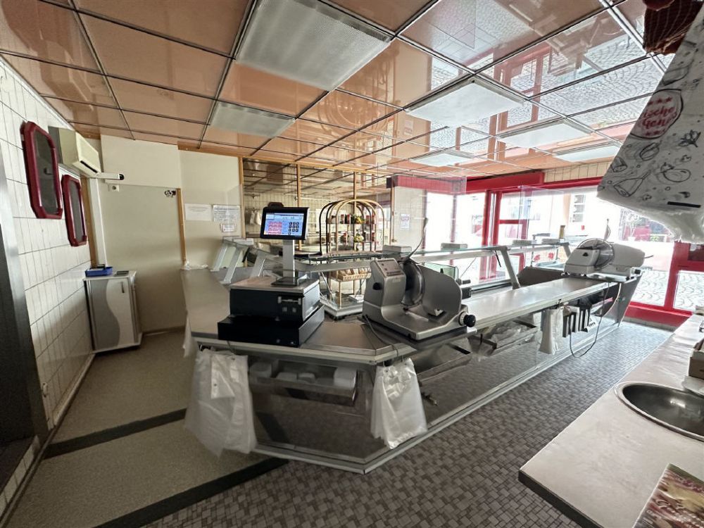 Wohn- und Geschäftshaus mit Ausbaupotenzial in zentraler Lage!