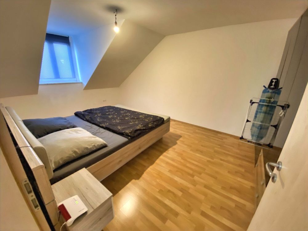 Schöne 2 Zimmer Dachgeschosswohnung zentral in Ismaning