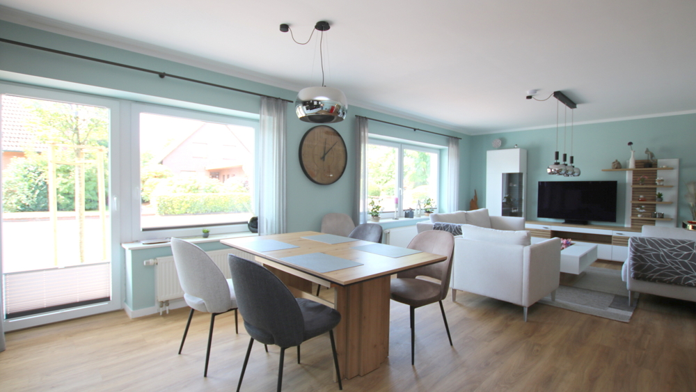 Stilvolle Erdgeschosswohnung mit Einbauküche und Terrasse in Wiefelstede / Zentrum