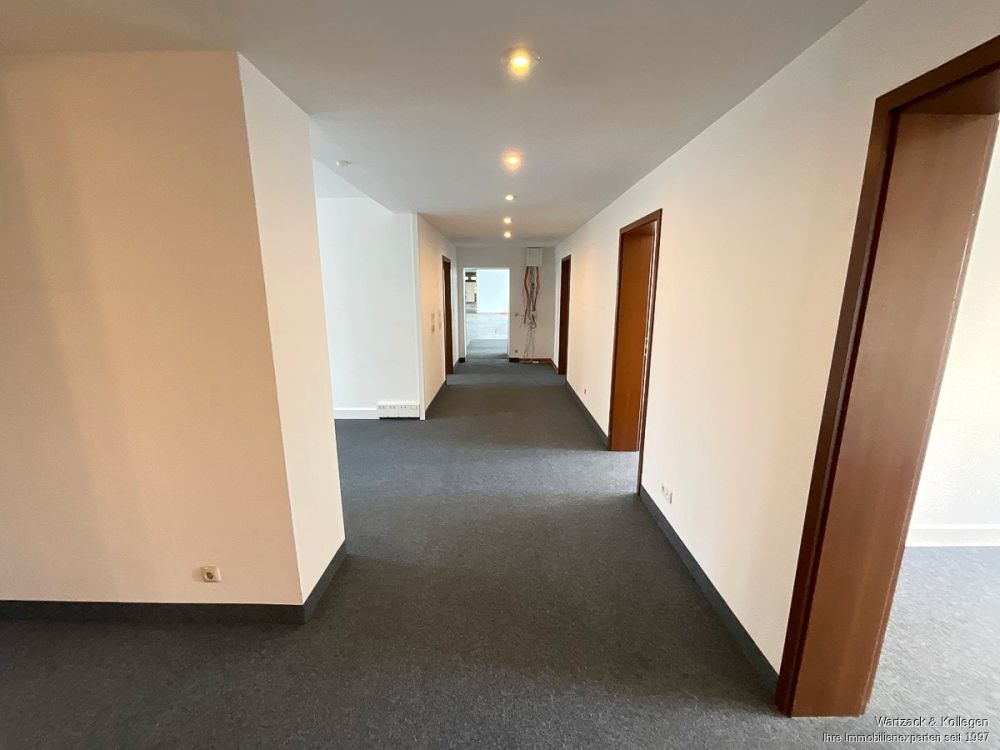 Produktionshalle mit Bürofläche
in Schwabach,
Gewerbegebiet Kiefernschlag