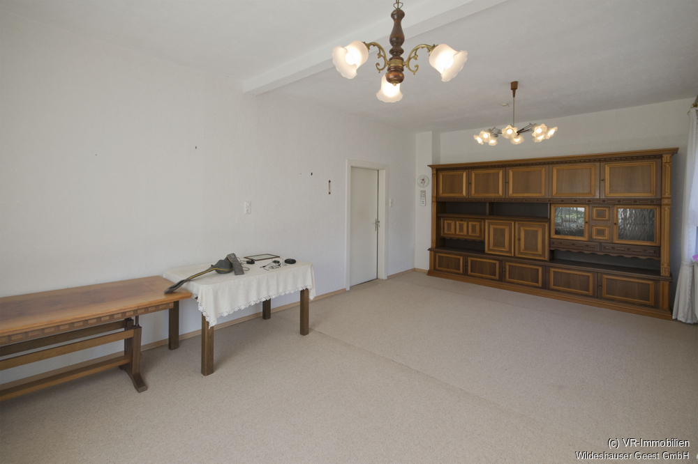 Geräumiges Einfamilienhaus mit Garten in Kirchhatten