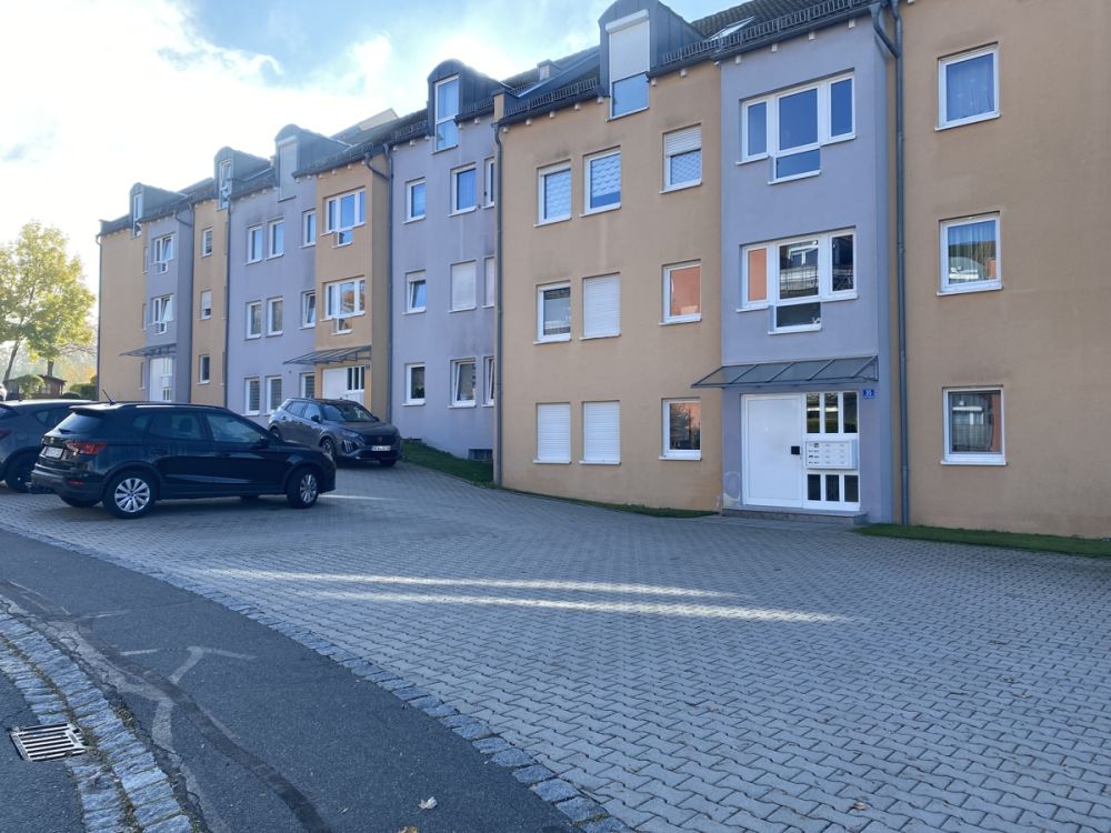 Helle 3-Zi.-Eigentumswohnung mit praktischem Grundriss und Blick ins Grüne in Neustadt a.d. Waldnaab