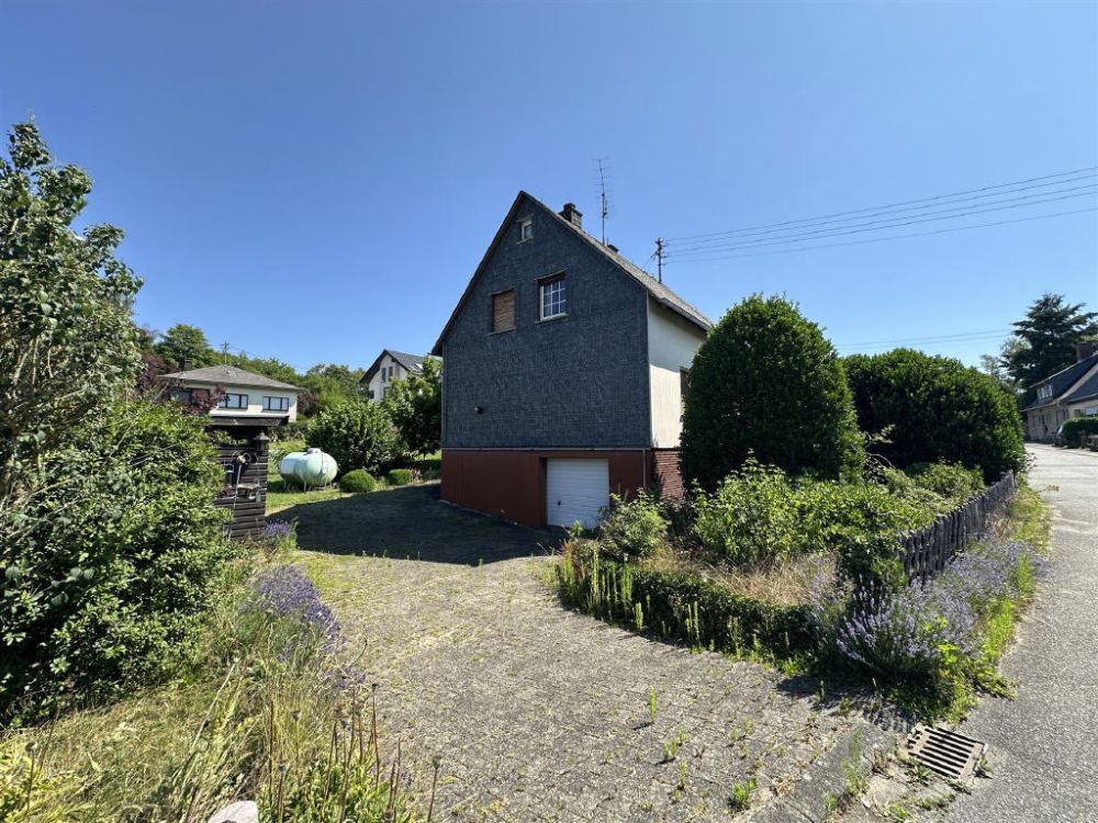 Einfamilienhaus mit schönem Eckgrundstück!