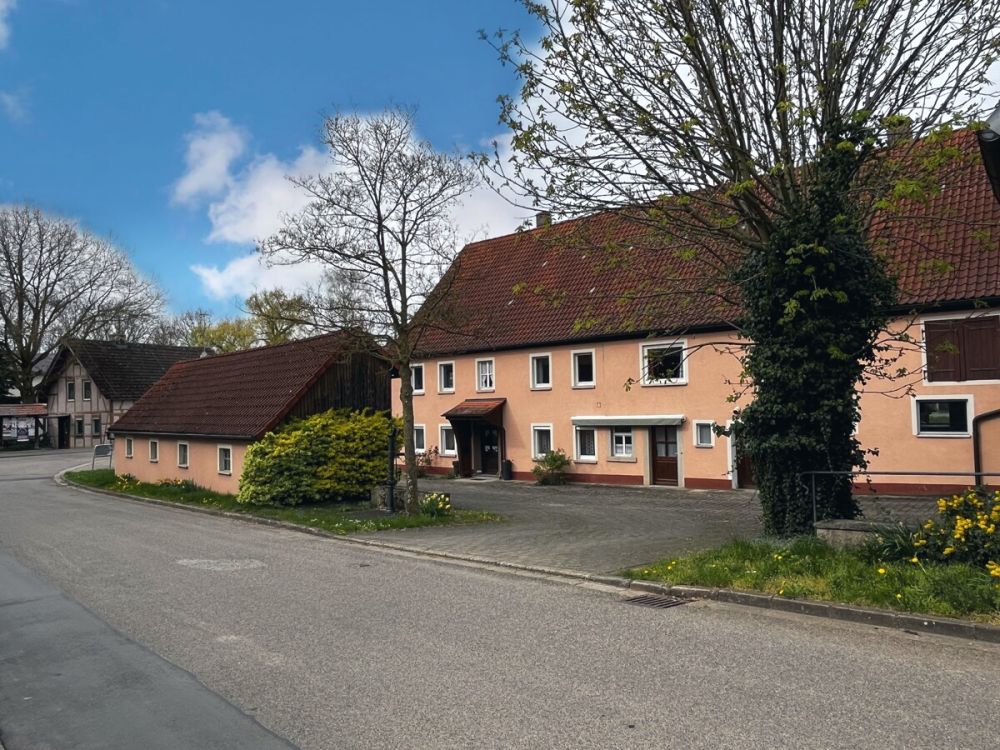 Großzügiges Wohnen in ländlichem Umfeld mit genügend Platz für die ganze Familie und deren Hobbys! (3)