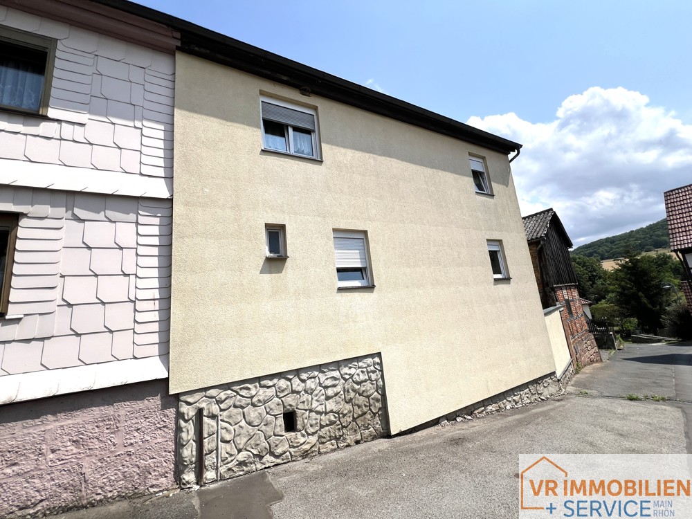 Ländliche Ruhe genießen – Doppelhaushälfte mit viel Platz in 98617 Helmershausen!