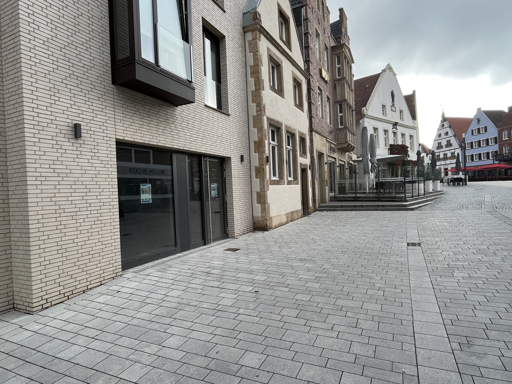 Großzügige Gewerbefläche mit vielen Möglichkeiten
direkt am Marktplatz  zu vermieten! (3)