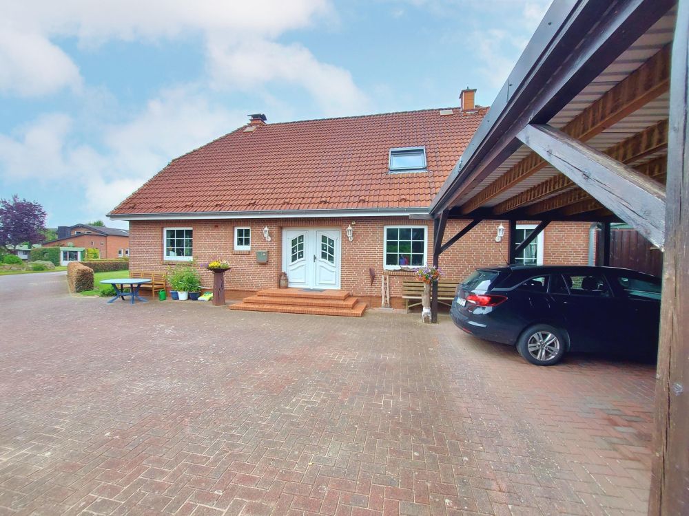 Großer Wohntraum (ca. 202 m²) mit Doppelcarport und angrenzender Weidefläche in Beringstedt