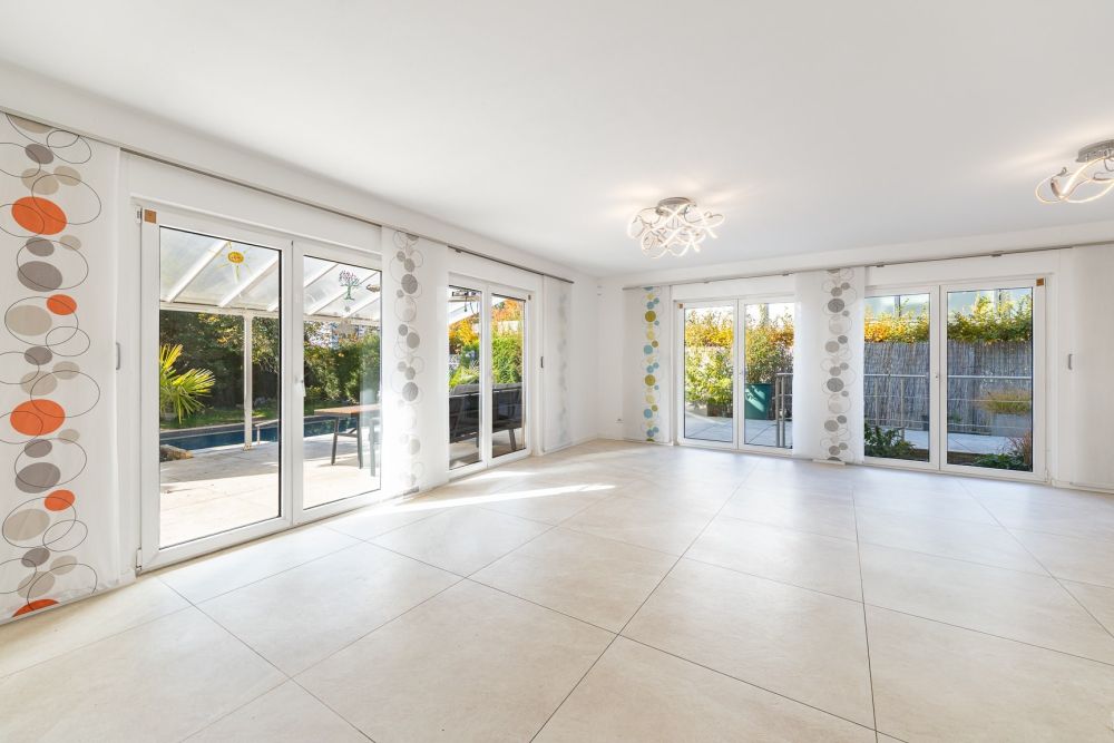 Zweifamilienhaus der Extraklasse - Hier lässt es sich gut leben und arbeiten