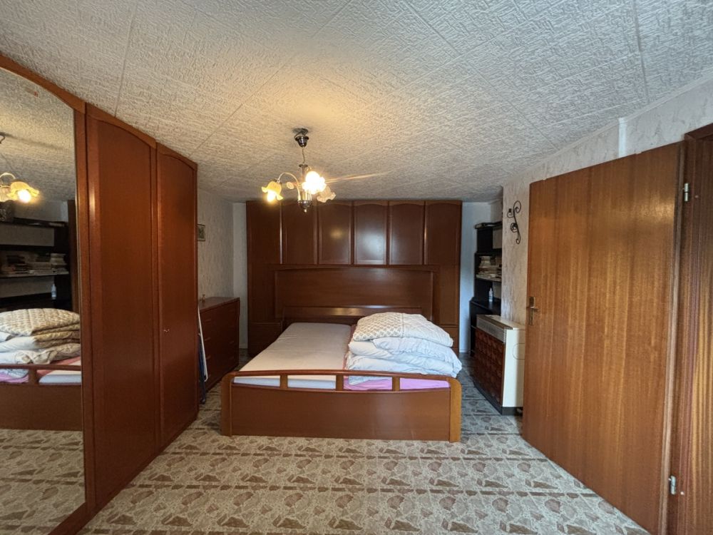 Renovierungsbedürftige 2-Zimmer-Eigentumswohnung in Marktredwitz mit Gartenanteil und schönen Blick über den Auenpark!