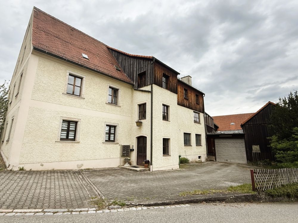 Individualisten aufgepasst – Historisches Anwesen mit vielfältigen Nutzungsmöglichkeiten in Thumsenreuth!