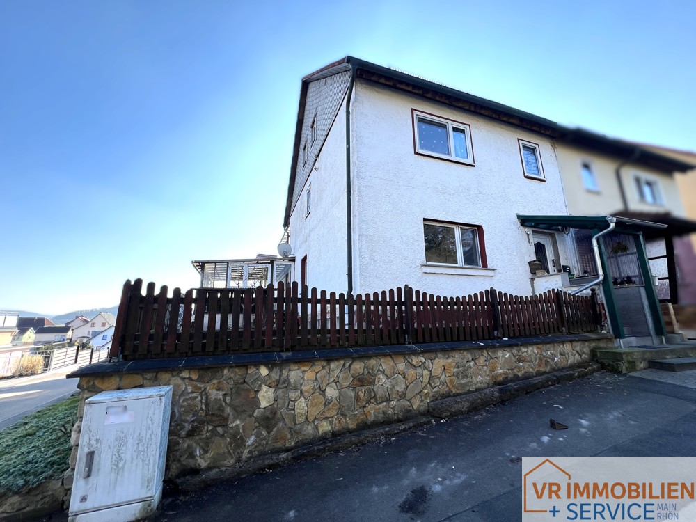 Doppelhaushälfte mit zwei Wohneinheiten und großem Potenzial in 98617 Meiningen-Walldorf