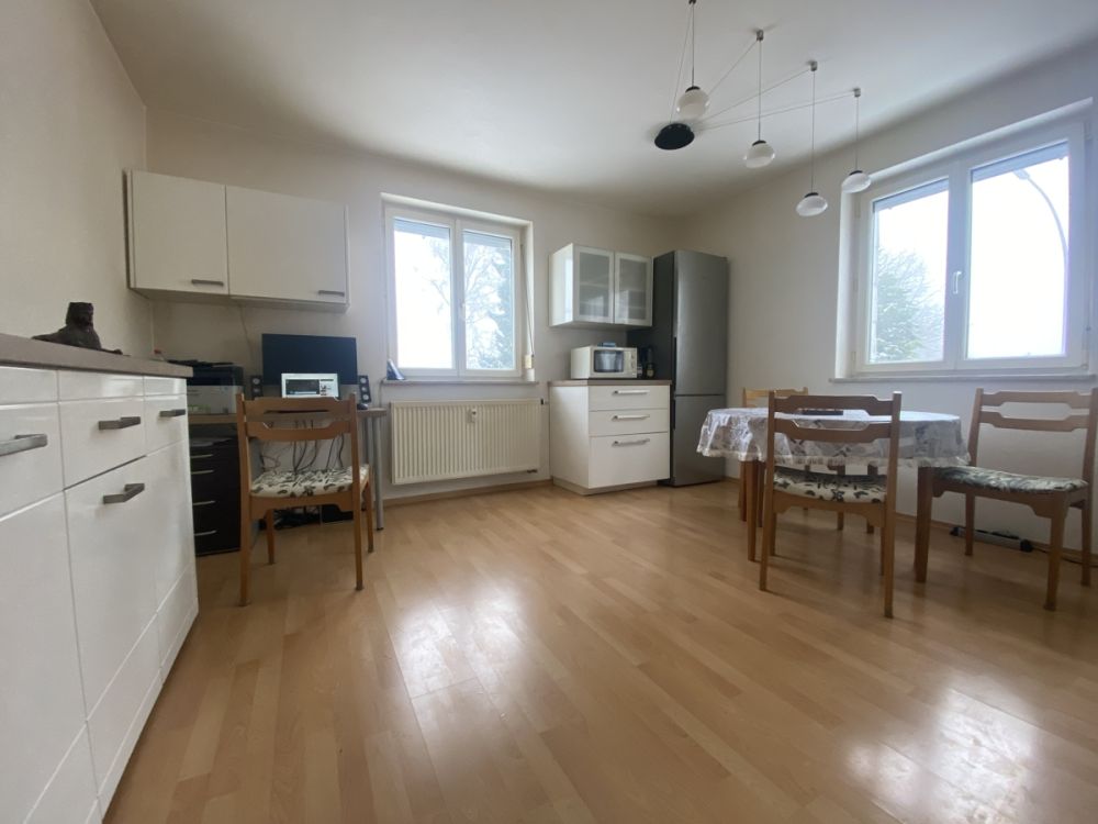 Küche mit Essbereich