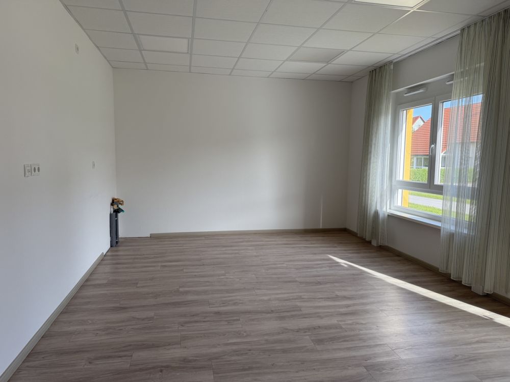 Neuwertige Praxis- oder Gewerbefläche – im Haus für betreutes Wohnen in Weidenberg!