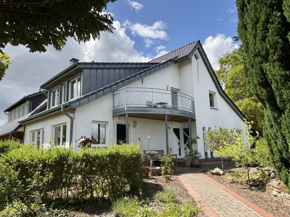 Wohnhaus mit toll angelegtem Garten im Außenbereich von Mettingen!