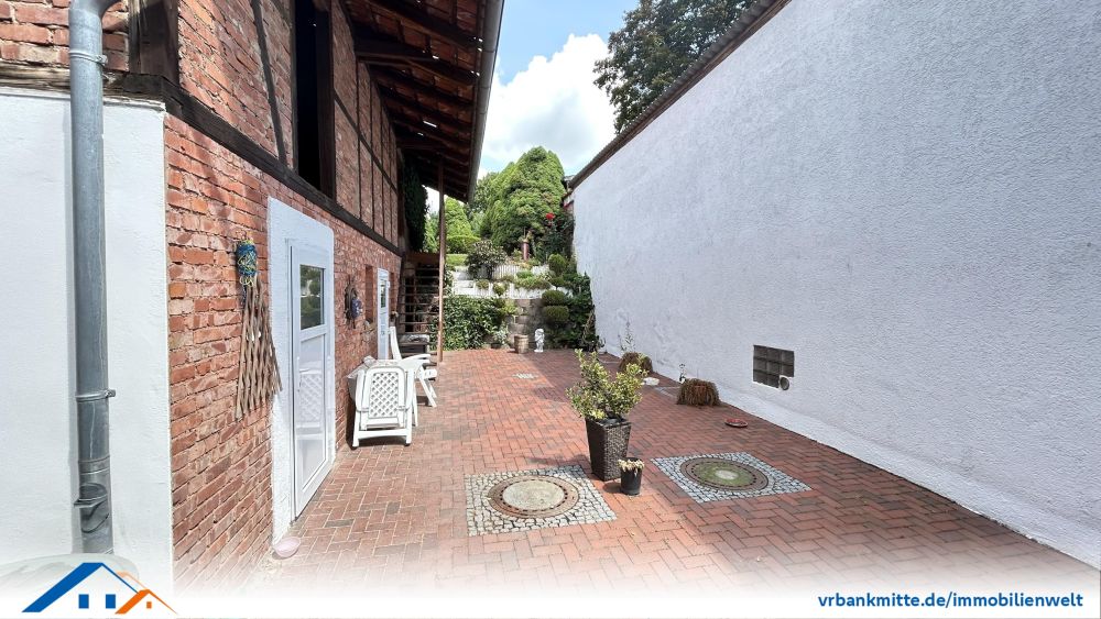 Gepflegtes Einfamilienhaus mit geräumiger Scheune und Garten