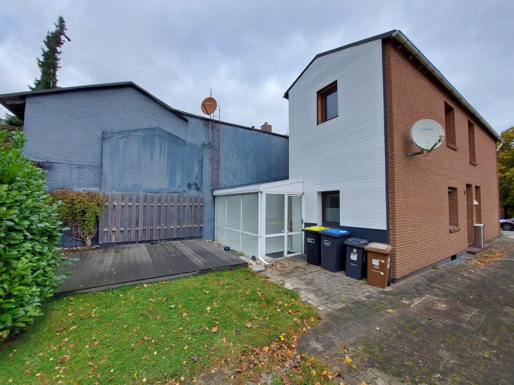 Ein Zuhause mit Potenzial – gemütliche Doppelhaushälfte mit Wintergarten, Carport und Gewächshaus