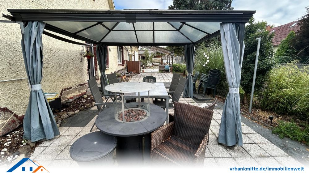 Vielseitiges Zweifamilienhaus mit großem Grundstück