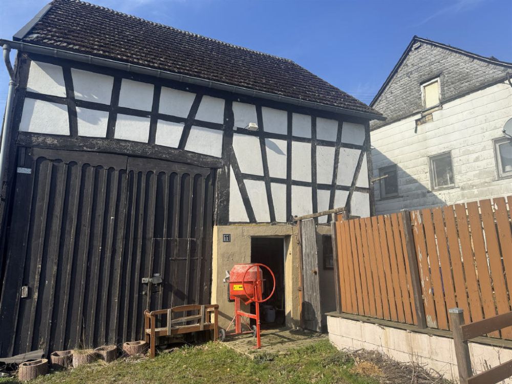 Kleines Zuhause mit Scheune