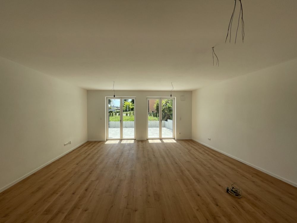 ERSTBEZUG - Es fällt keine zusätzliche Käuferprovision an!
Barrierearme, Sonnige Erdgeschosswohnung